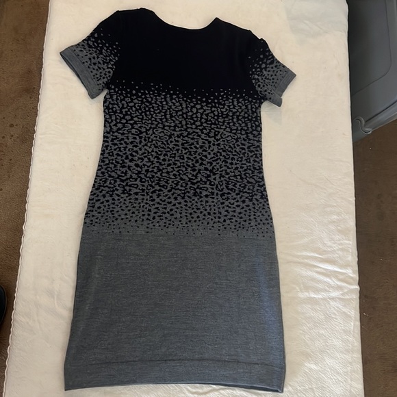 Short-sleeved Sweater Dress Size Large - Picture 3 of 6
